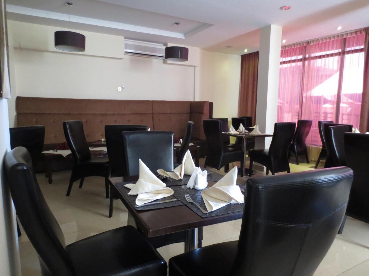 Airport Plaza Hotel Джуба Екстер'єр фото