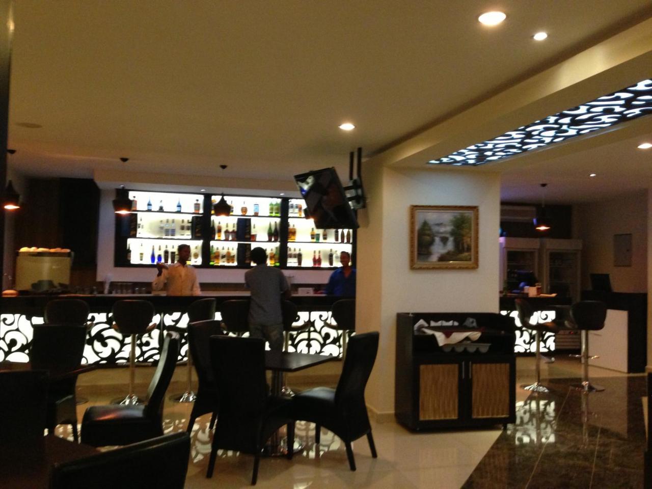 Airport Plaza Hotel Джуба Екстер'єр фото